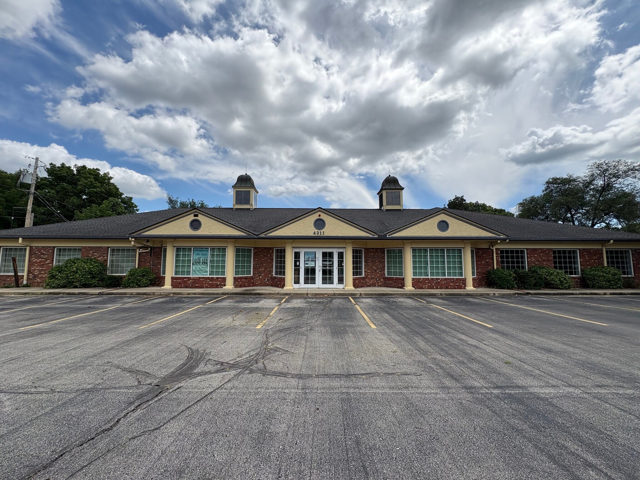 4311 Ne Vivion Rd, Kansas City, MO for Sale