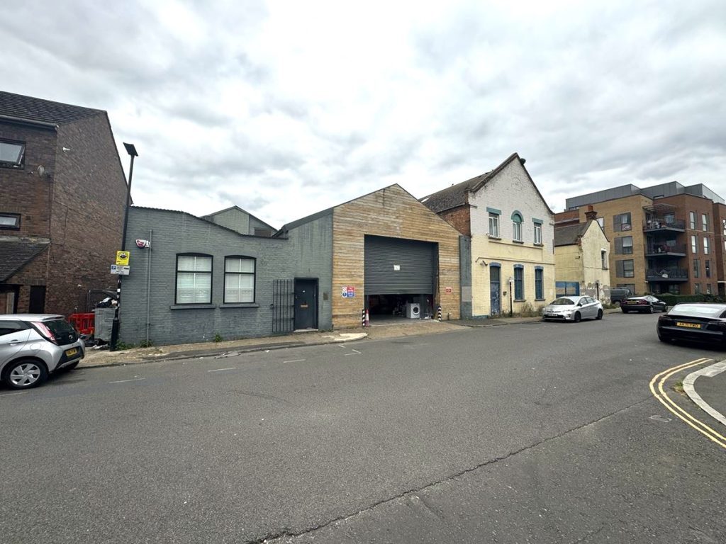 Brook Ln N, Brentford, LND for Rent
