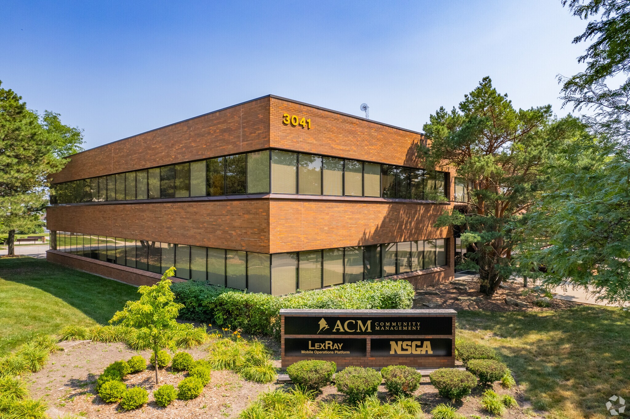 3041 Woodcreek Dr, Downers Grove, IL for Rent