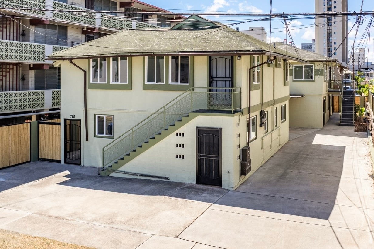 718 Kamuela Ave, Honolulu, HI for Sale