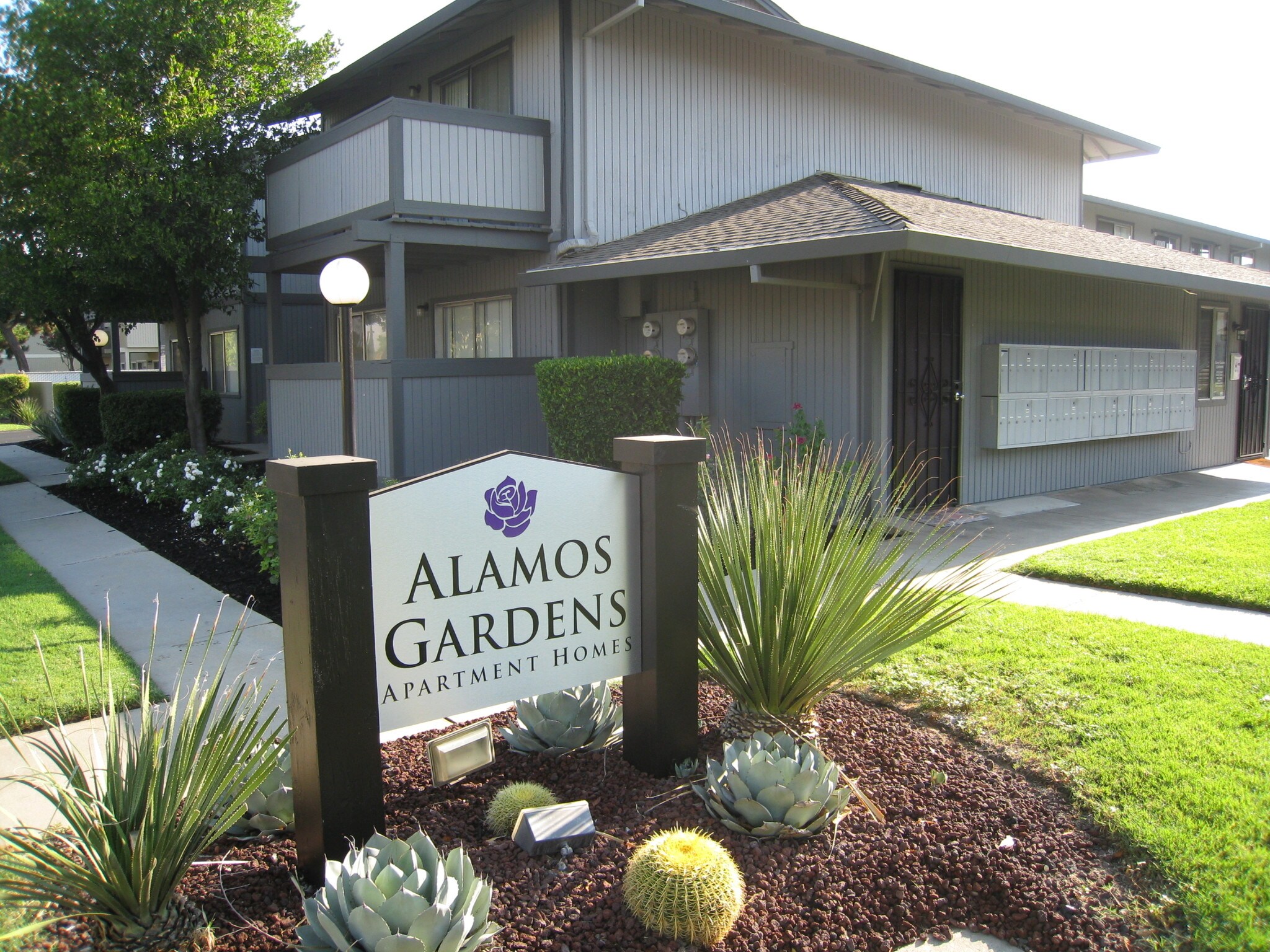 2205 Peach Ave, Clovis, CA for Sale