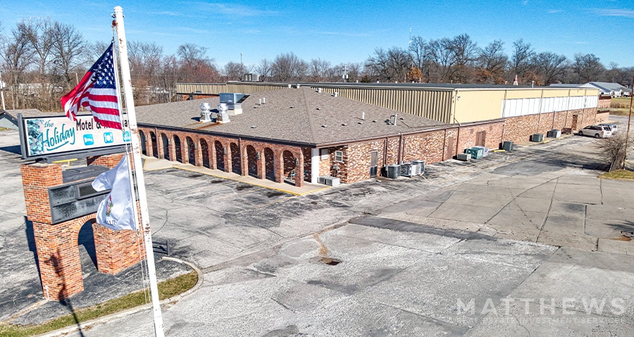 1300 S West St, Olney, IL for Sale