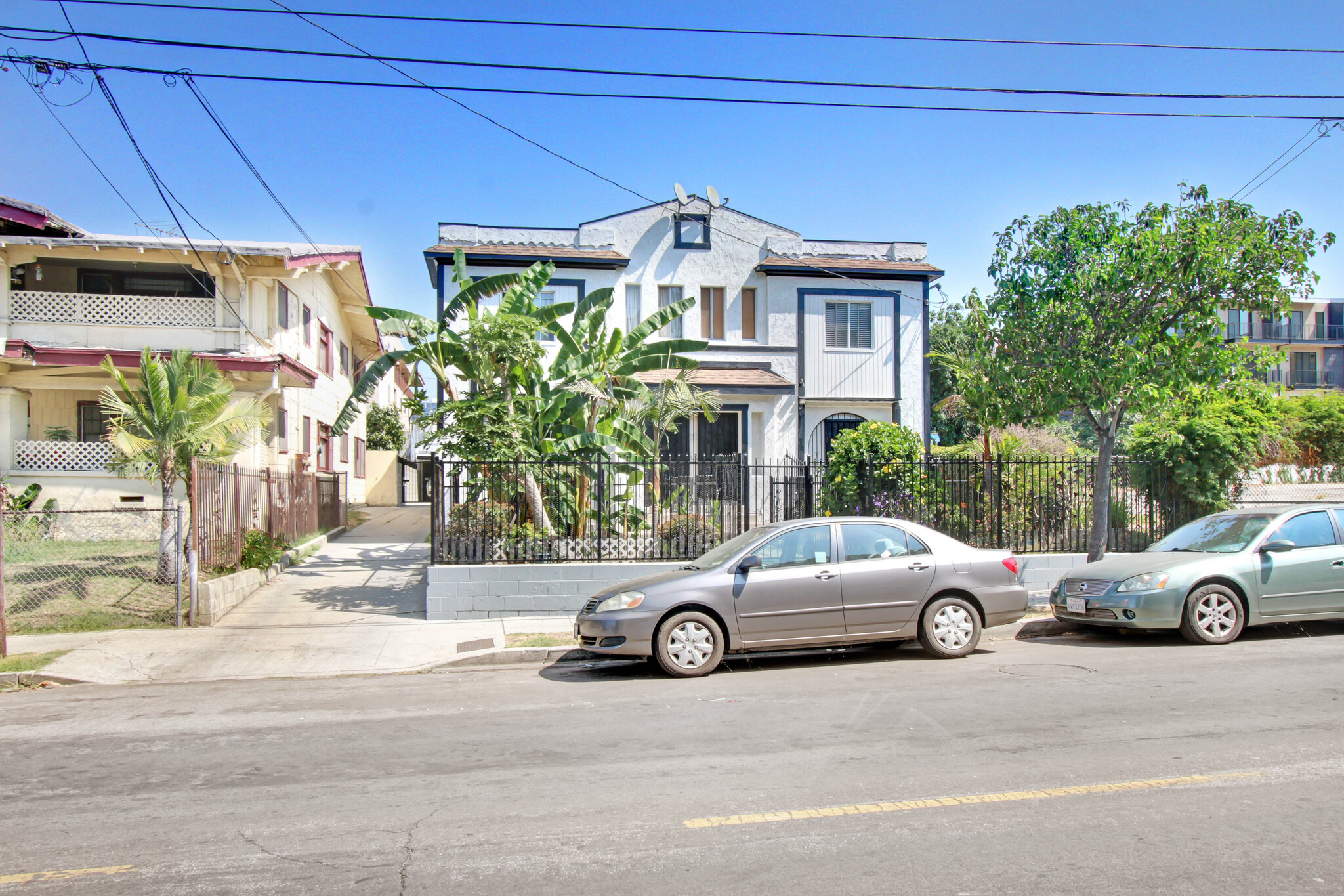 2625 San Marino St, Los Angeles, CA for Sale