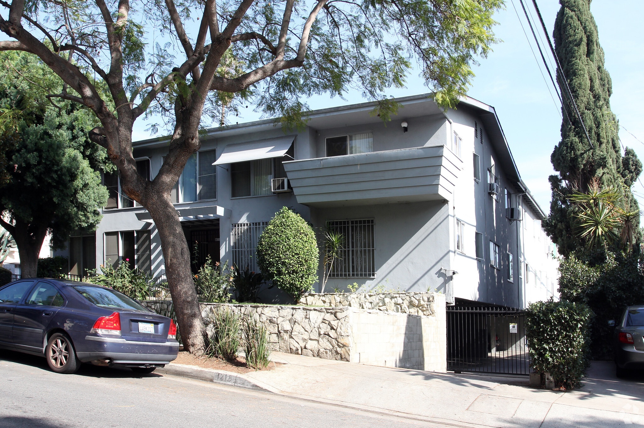 1218 N Laurel Ave, West Hollywood, CA for Sale