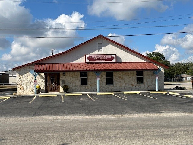 1314 Constantinople St, Castroville, TX for Sale