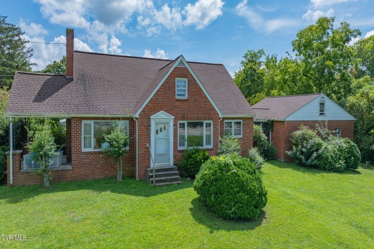 100 Salvage Ln, Johnson City, TN for Sale