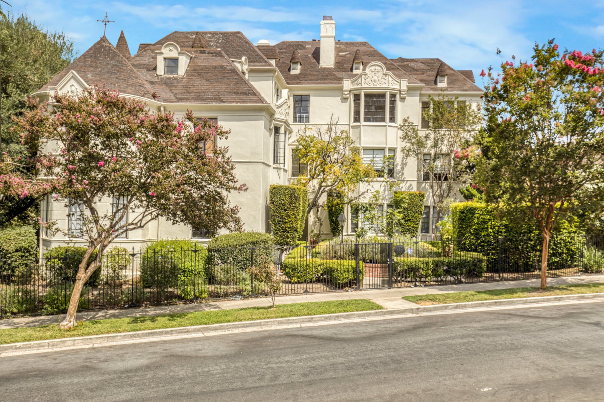 4327 Francis Ave, Los Angeles, CA for Sale