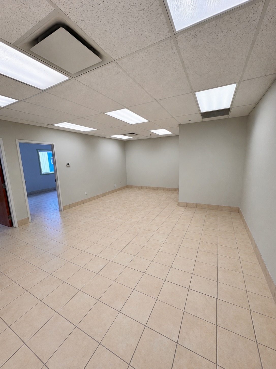 8800 Venture Av SE, Calgary, AB for Rent
