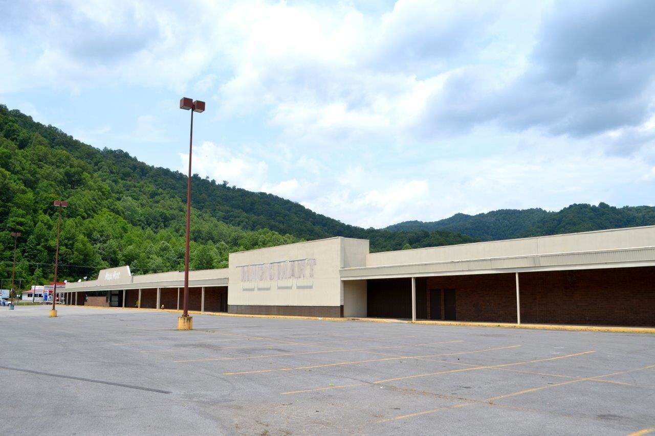 539 Valley Dr Oceana, WV 24870 Retail Property for Lease on