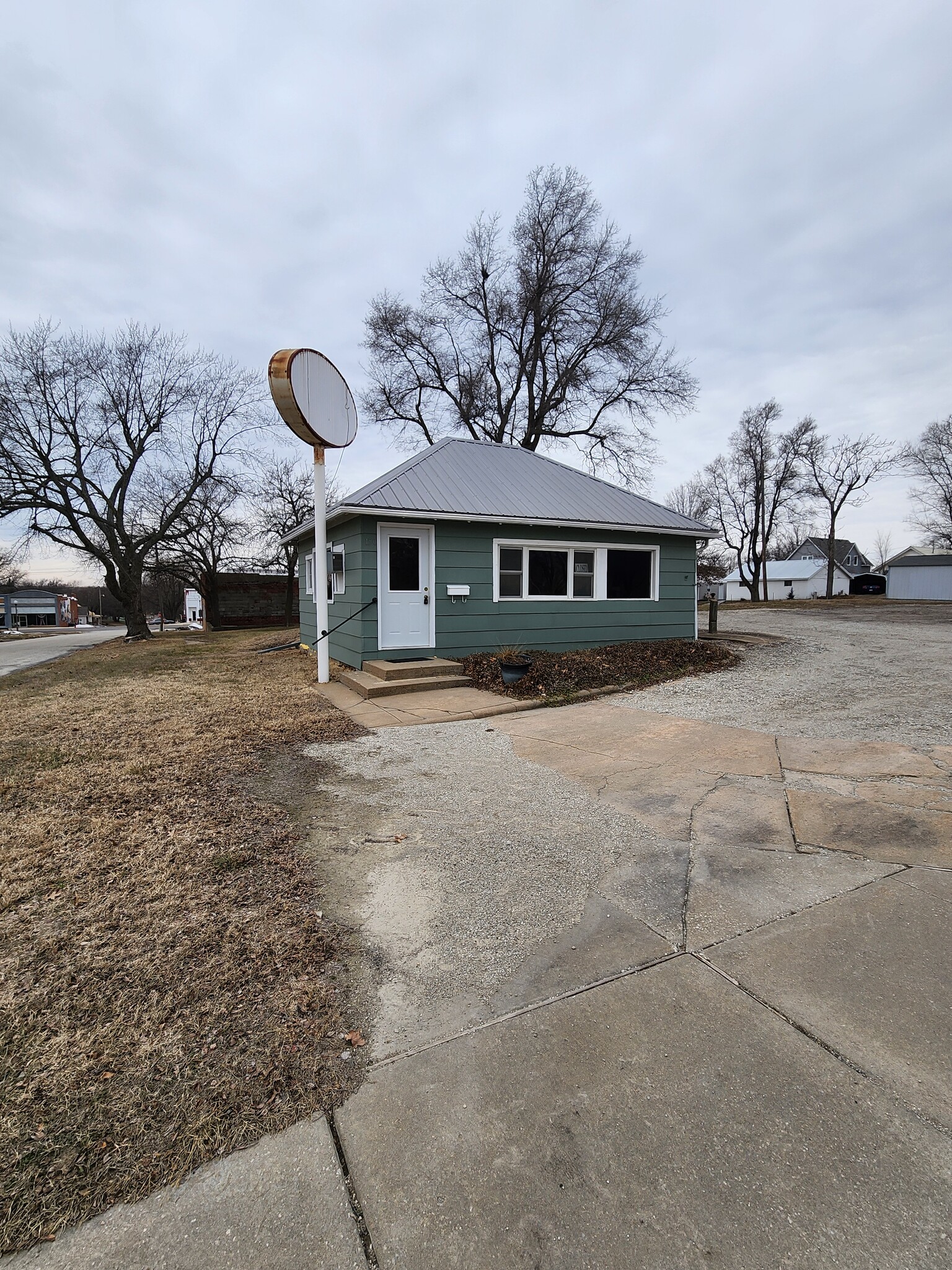 150 E 9th St, Horton, KS for Sale