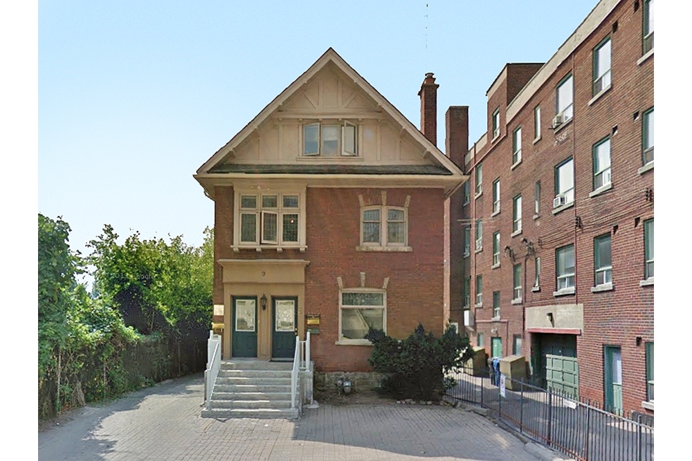 9 Woodlawn Av E, Toronto, ON for Rent