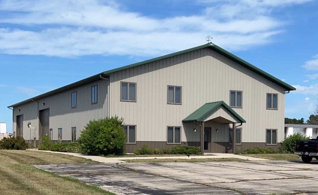 N8121 Industrial Dr, Ixonia, WI for Rent
