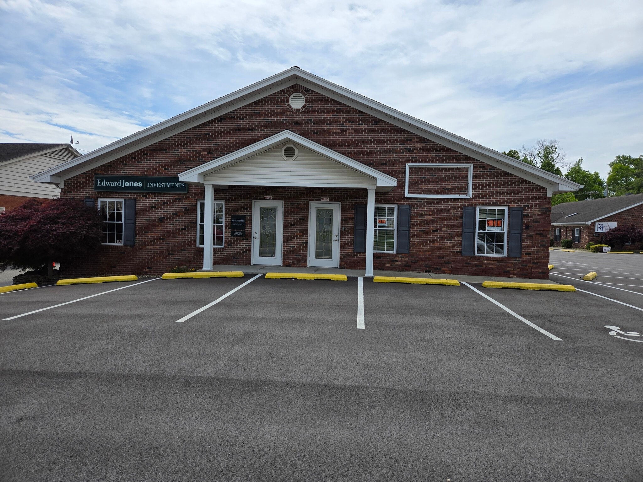 941 W McClain Ave, Scottsburg, IN for Rent