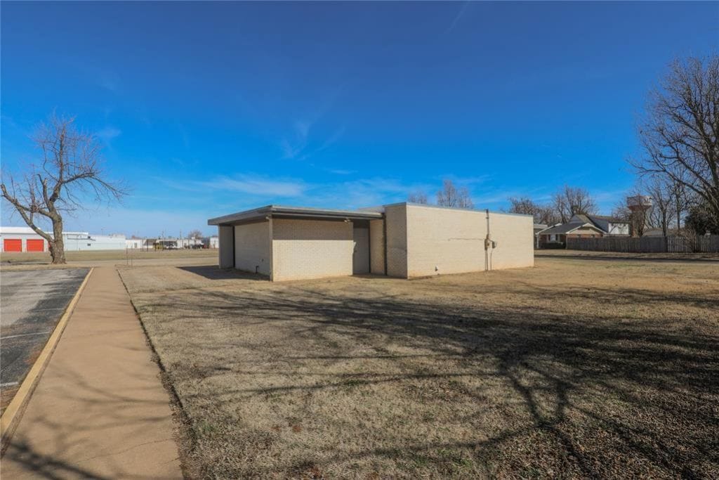 500 Park Pl, Mustang, OK for Sale