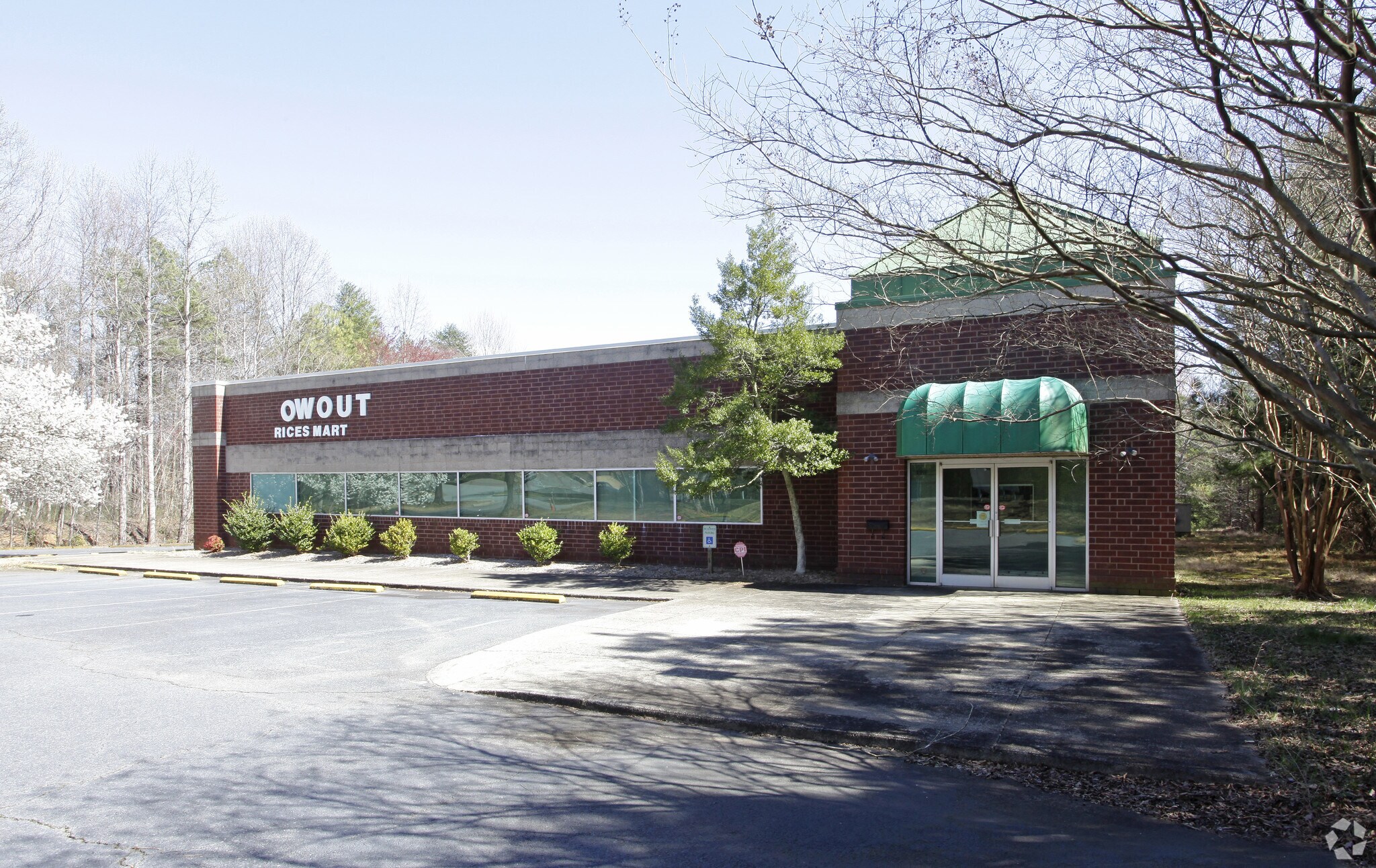 400 E Arrowhead Dr, Charlotte, NC for Rent