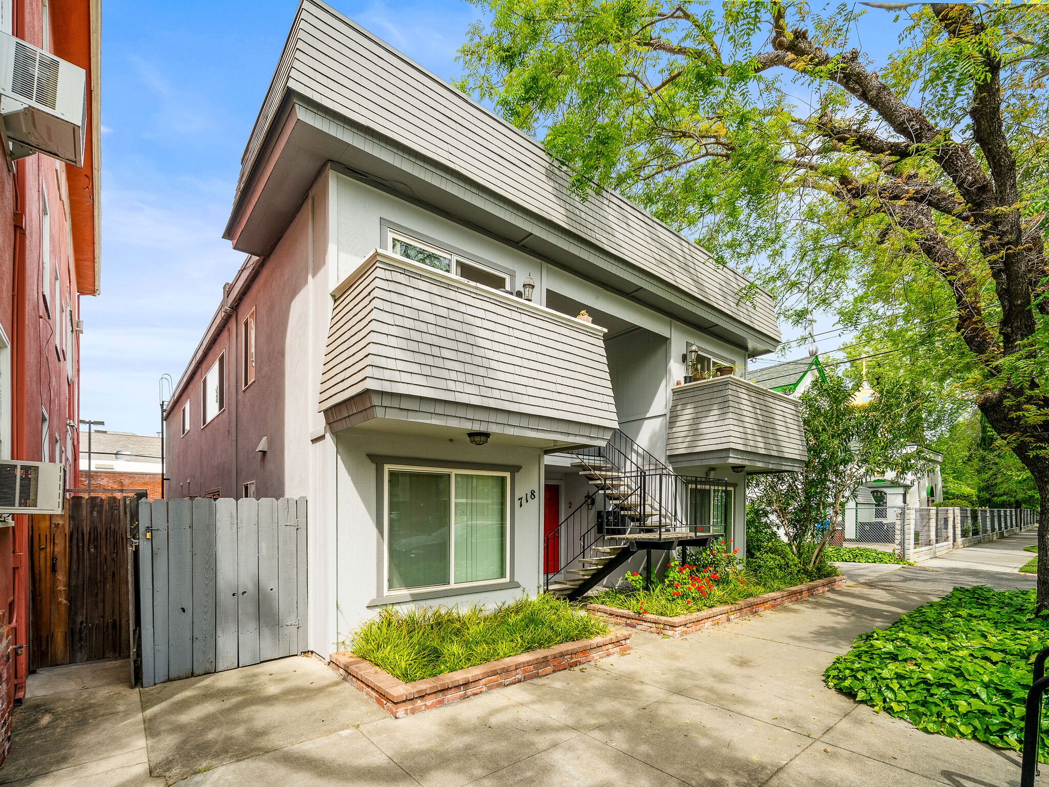 718 13th St, Sacramento, CA for Sale