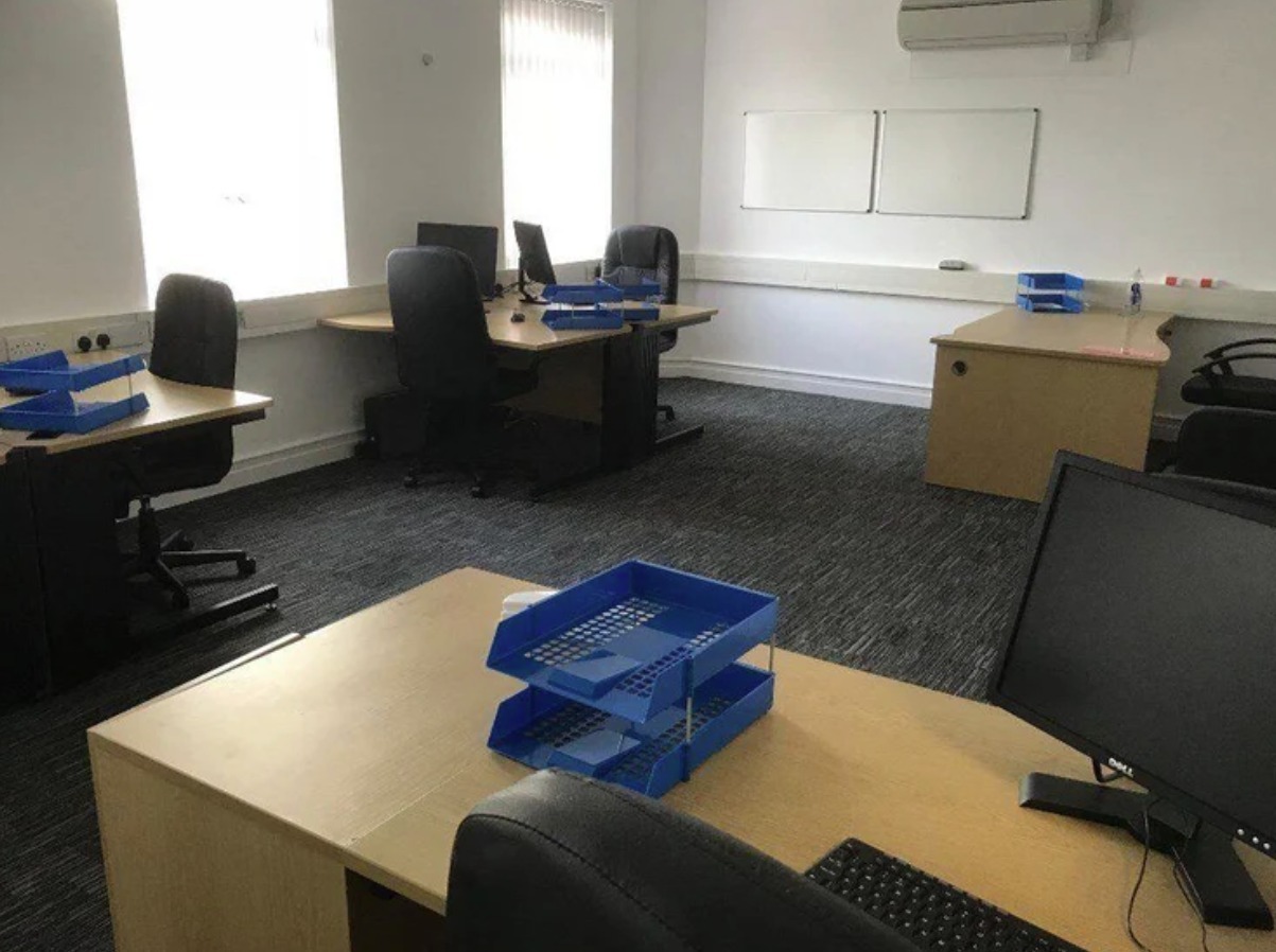 133 High St, Ilford, LND for Rent
