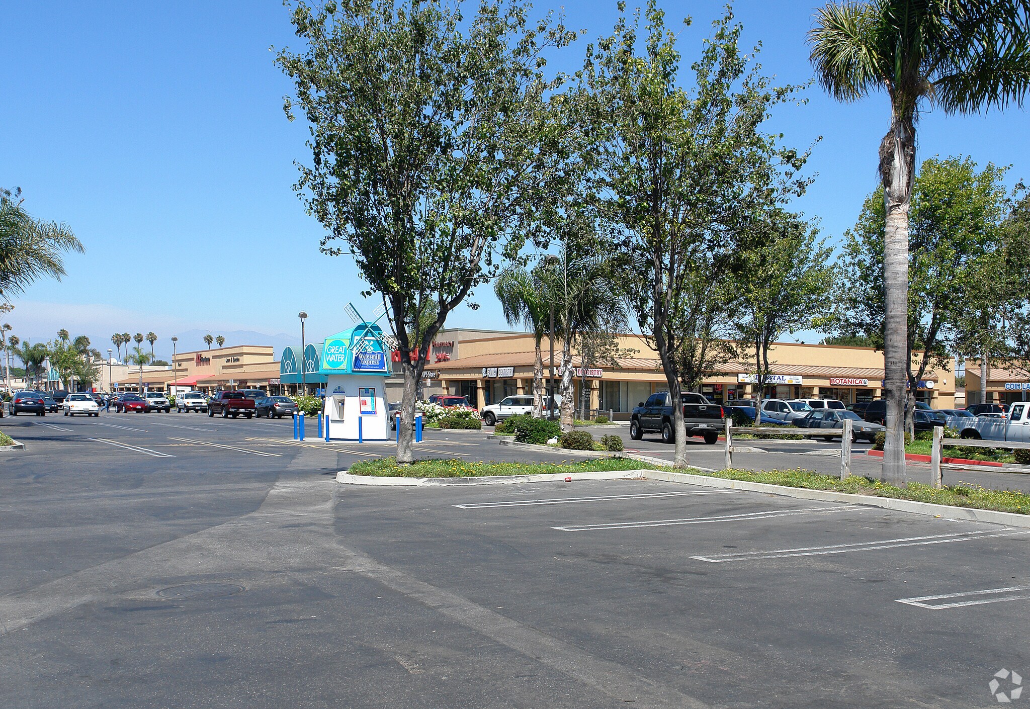 702944 N Ventura Rd Oxnard, CA 93030 Shopping Center Property for