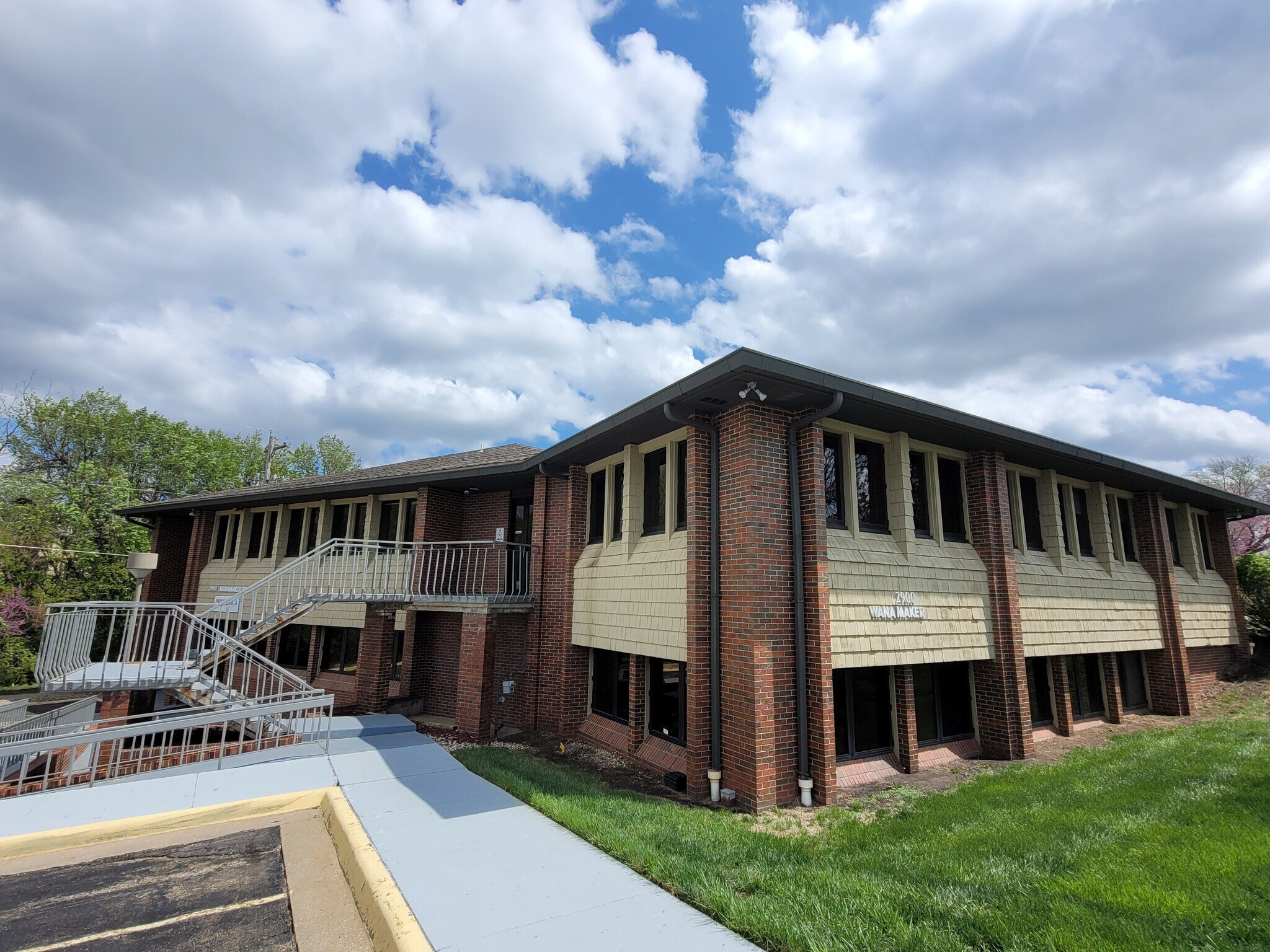 2900 SW Wanamaker Dr, Topeka, KS for Rent