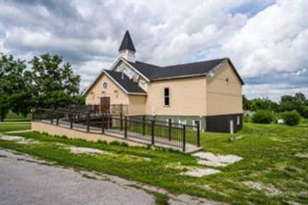 5915 46th st, Carlisle, IA for Sale
