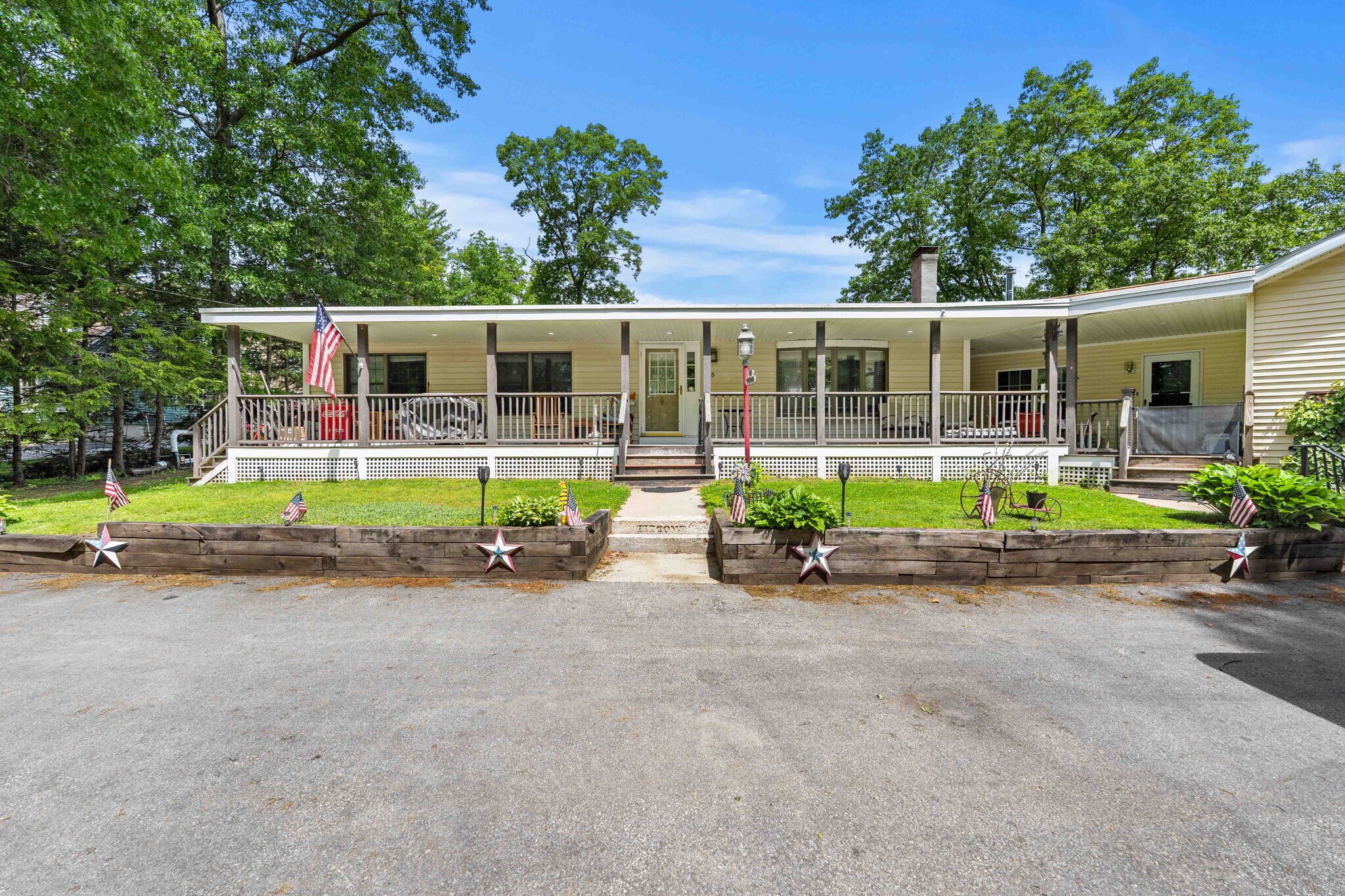 25 Beacon St, Amesbury, MA for Sale
