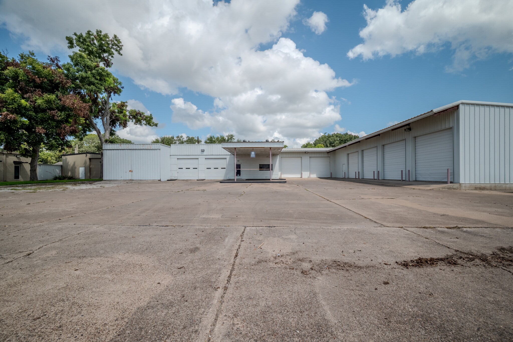 619 E Jackson St, El Campo, TX for Rent