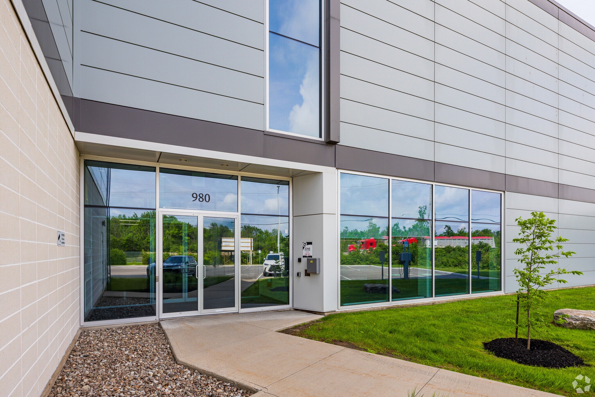 970-980 Pl Paul-Kane, Laval, QC for Rent