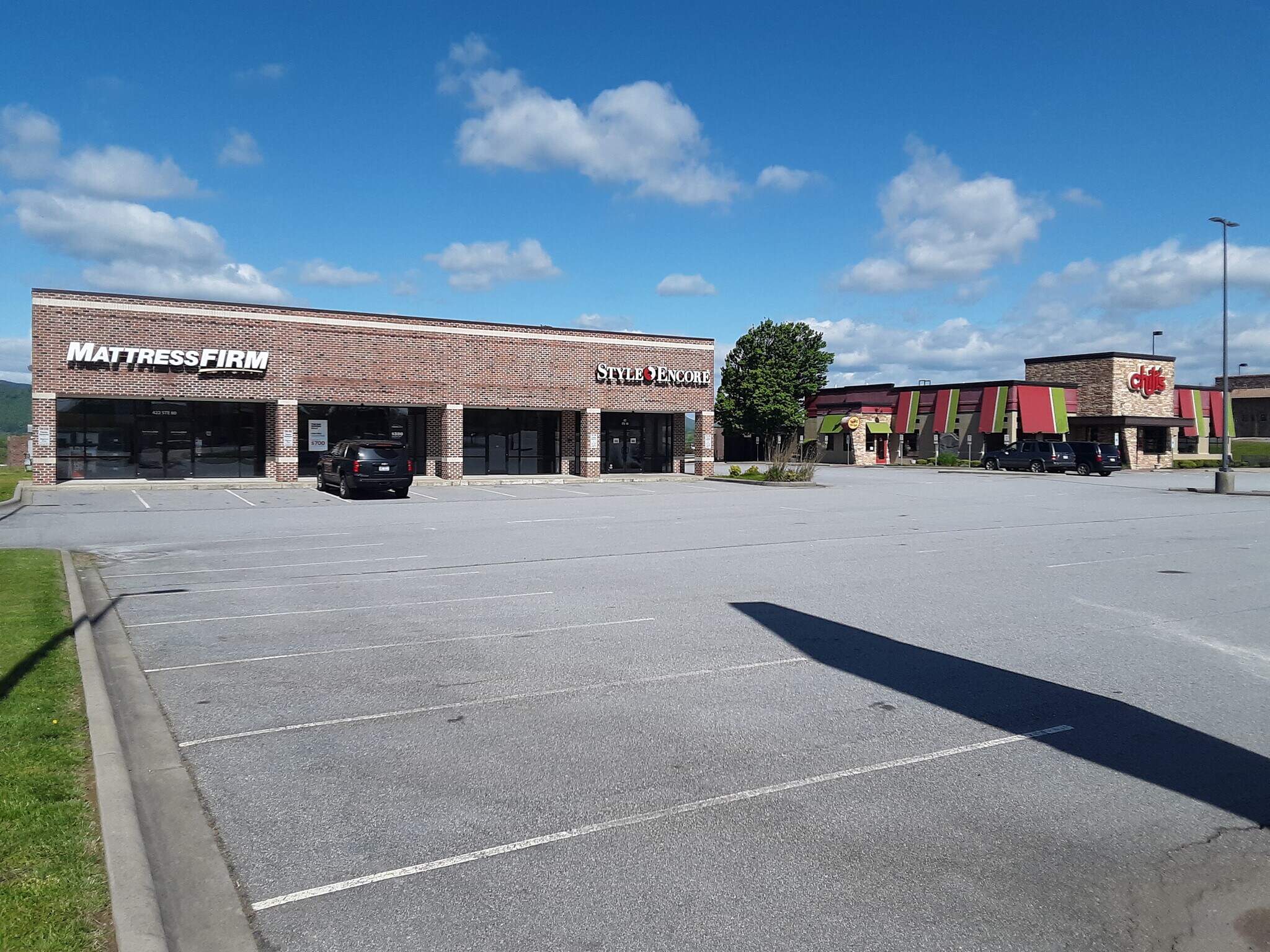 422 Airport Rd Arden, NC 28704 Retail Property for Lease on