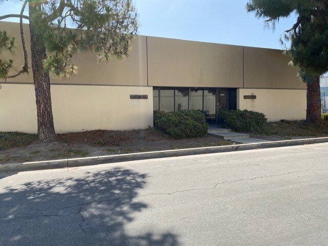 15902 Manufacture Ln, Huntington Beach, CA for Rent