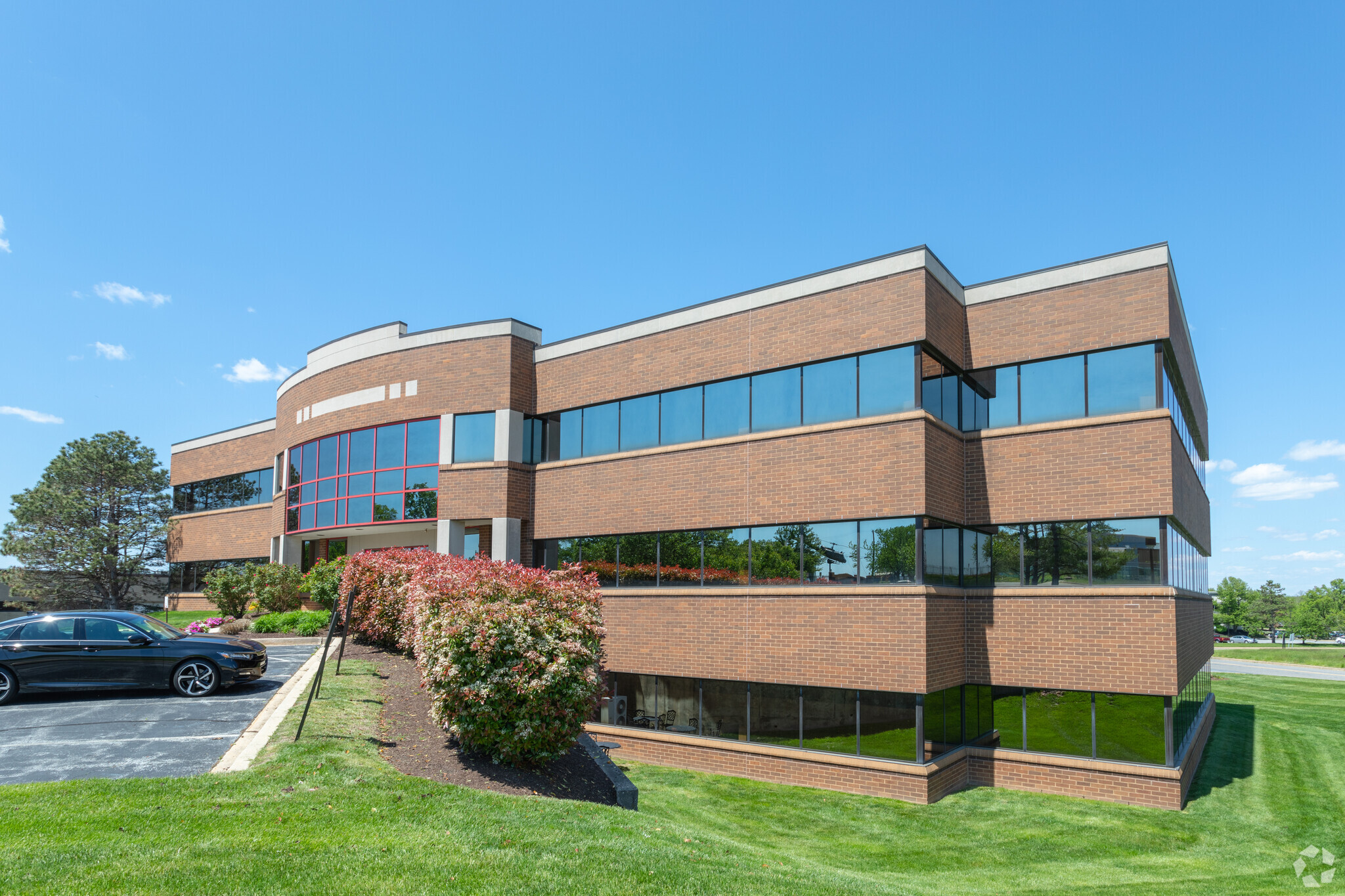 10 Corporate Cir, New Castle, DE for Rent