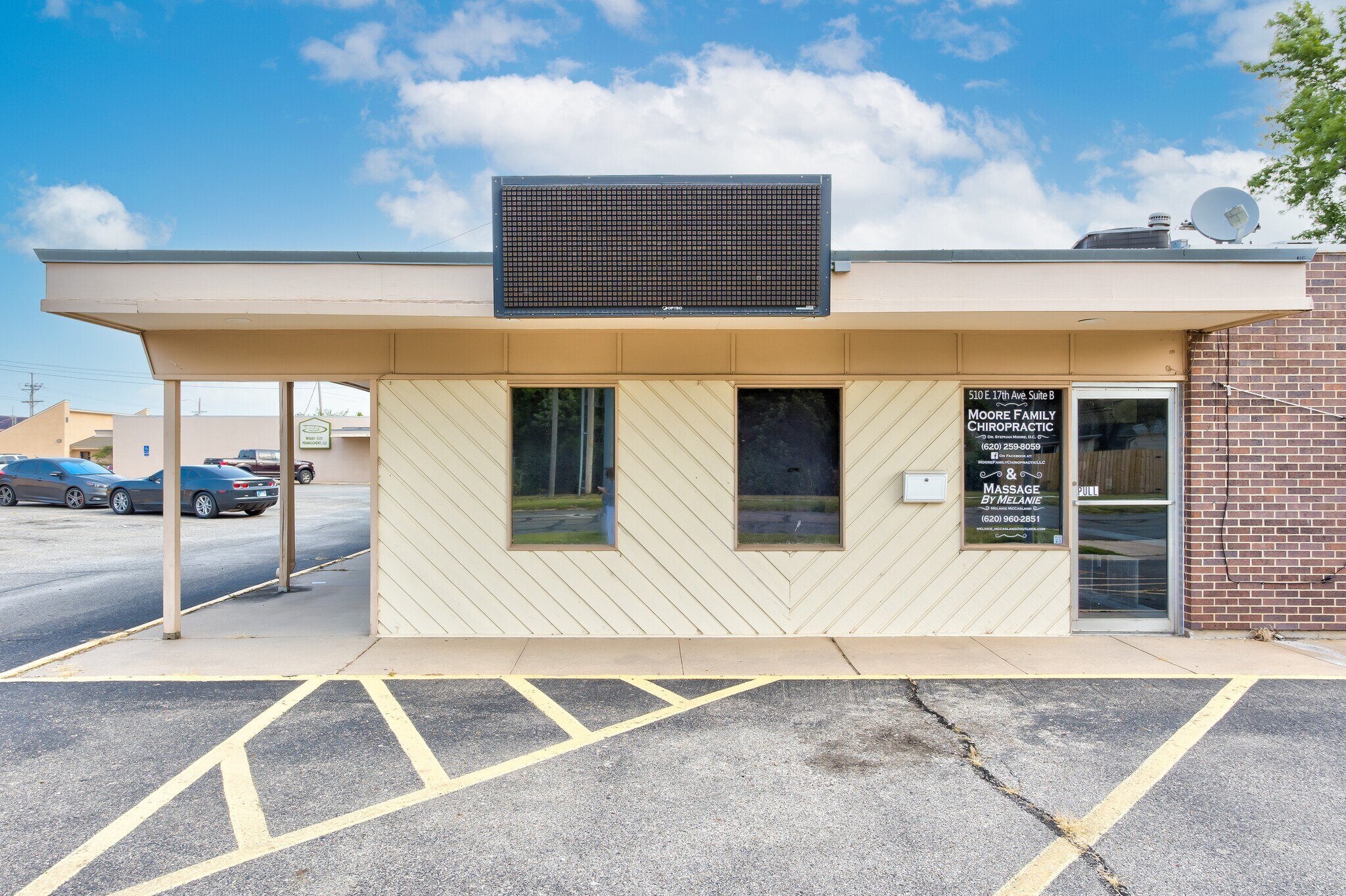 510 E 17th Ave, Hutchinson, KS for Rent