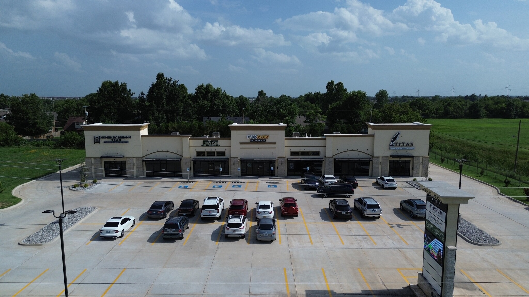 1008 SW 4th St, Moore, OK for Sale