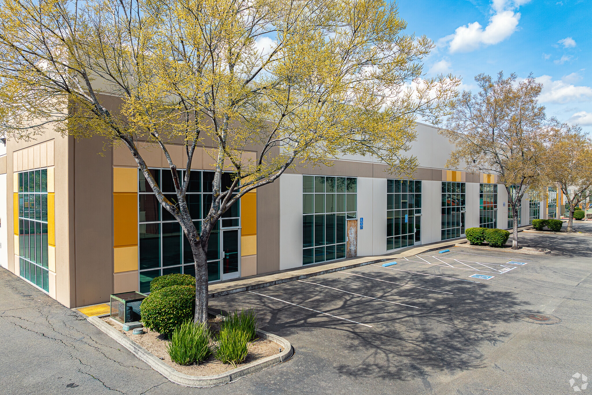 4011 N Freeway Blvd, Sacramento, CA for Rent