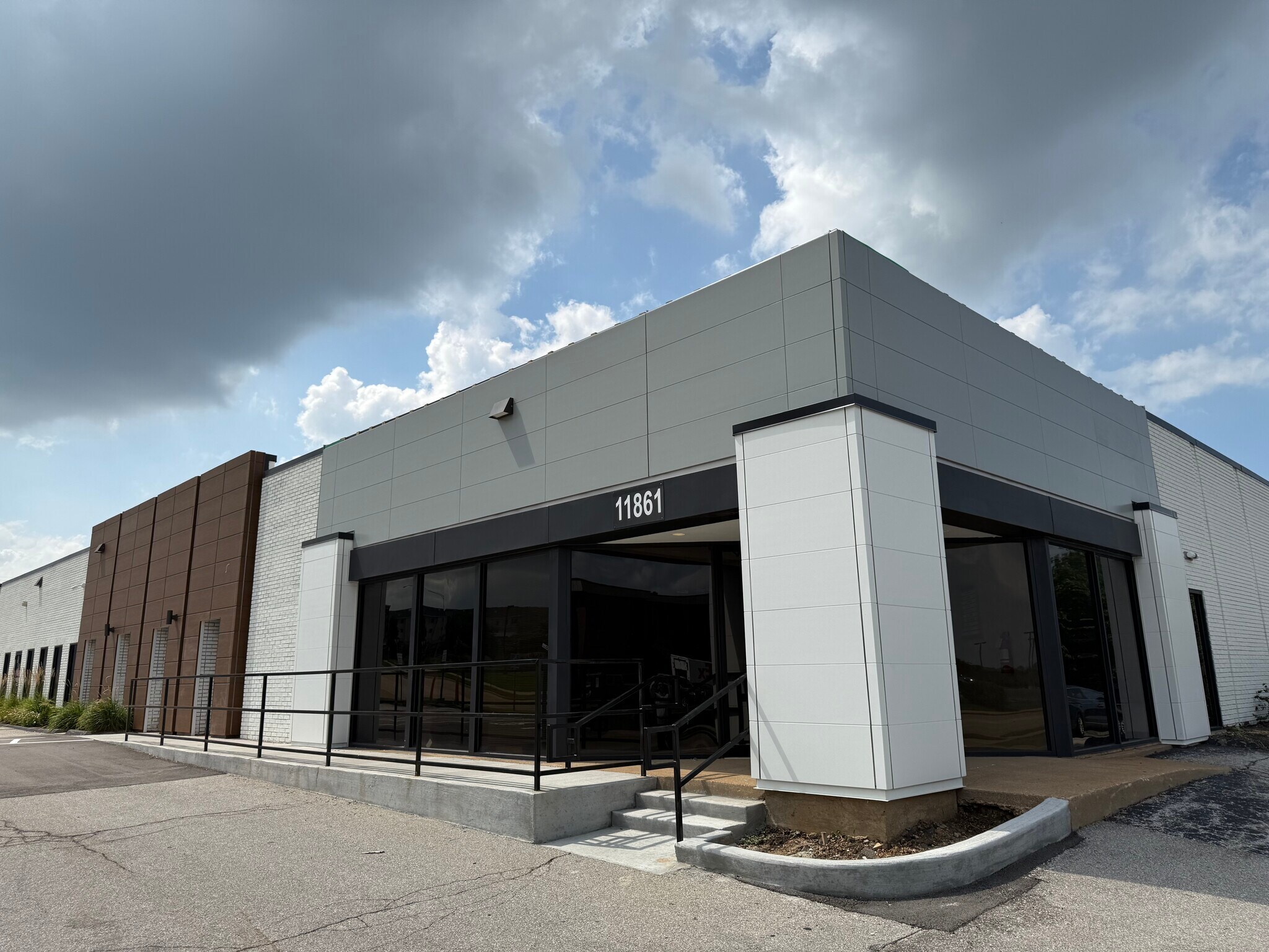 11861-11865 Westline Industrial Dr, Saint Louis, MO for Rent