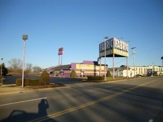 Clarksville, TN Retail - 211 Holiday Dr