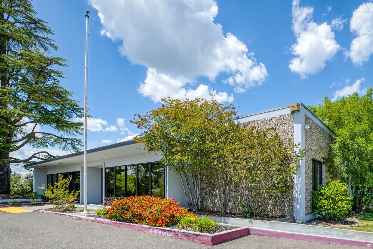 5944 Palm Dr, Carmichael, CA for Sale