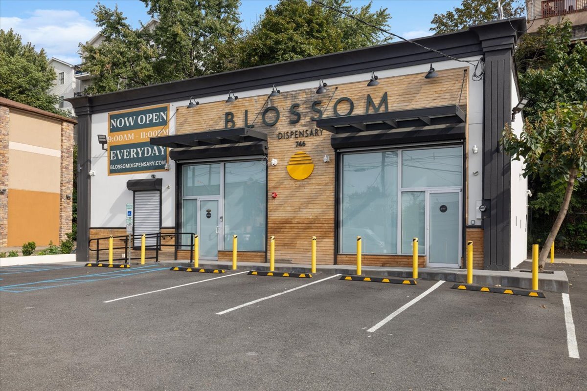 746-748 Tonnele Ave, Jersey City, NJ for Rent