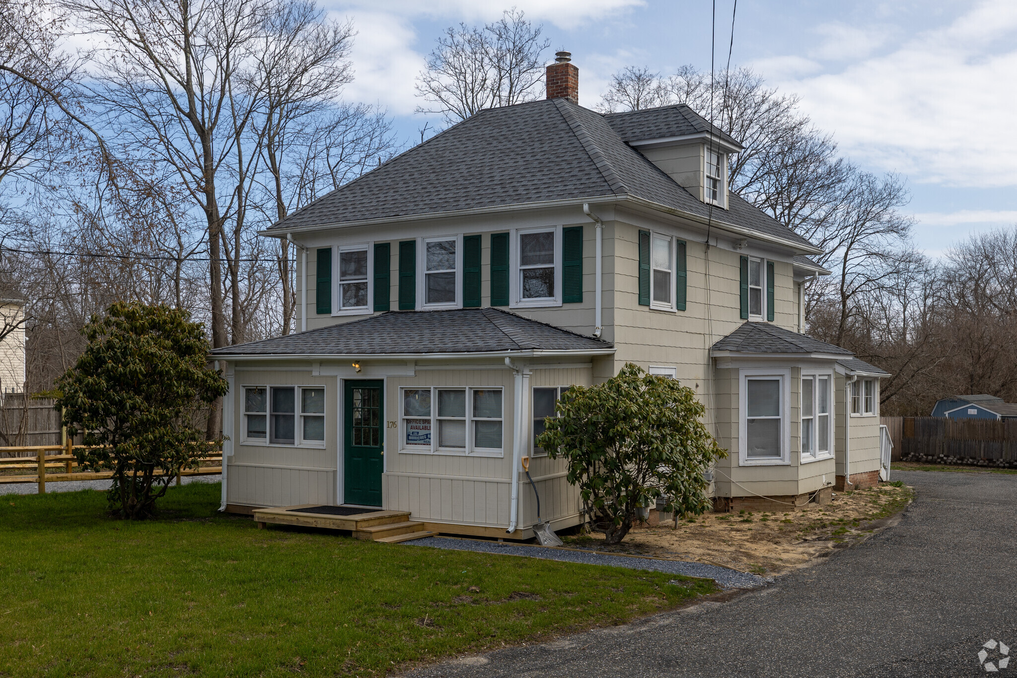 176 Main St, Center Moriches, NY for Rent