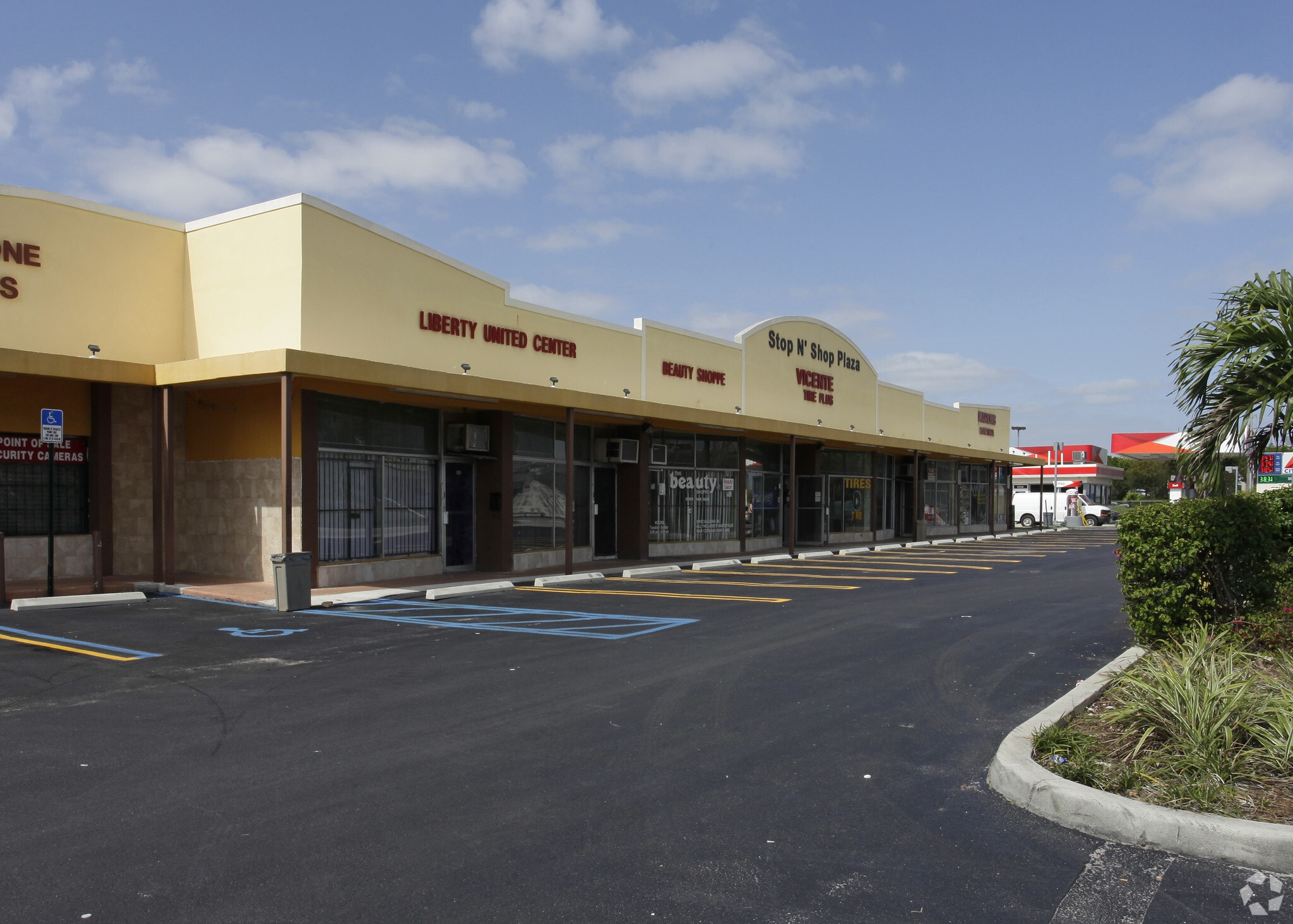 4078-4116 NW 167th St, Opa Locka, FL for Rent