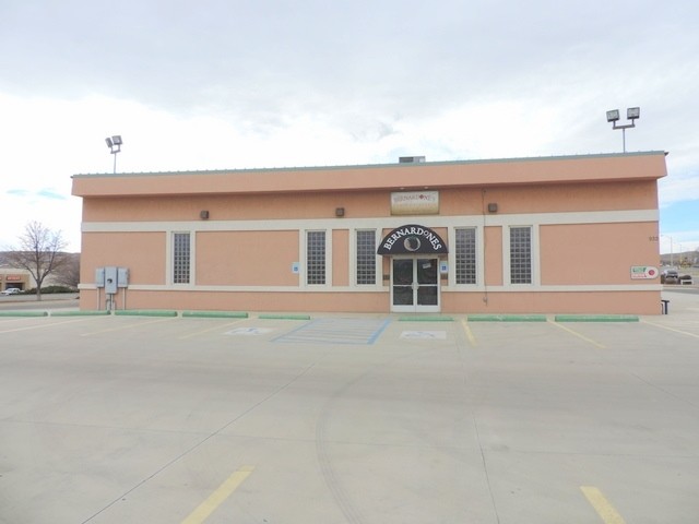 933 W Main St, Farmington, NM for Sale