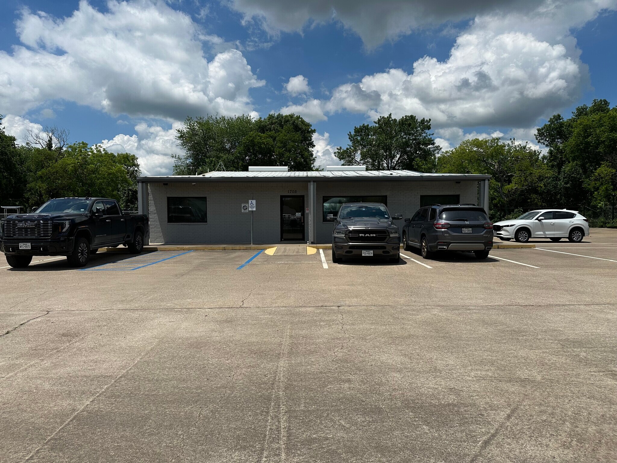 1705 N Main St, Cleburne, TX for Sale