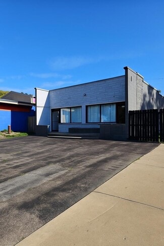 Milwaukee, WI Freestanding - 7518 W Fond Du Lac Ave