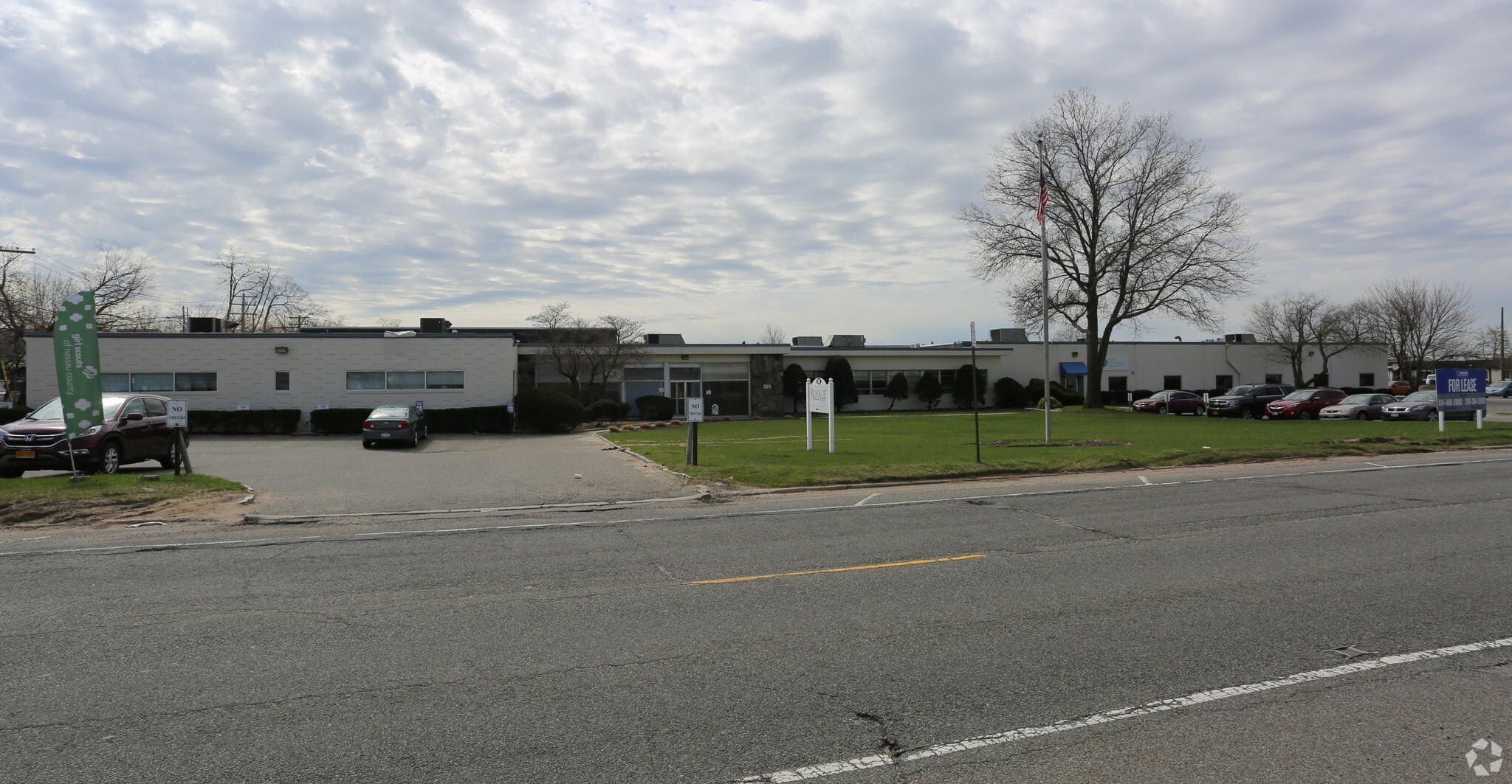 325 Duffy Ave, Hicksville, NY for Rent