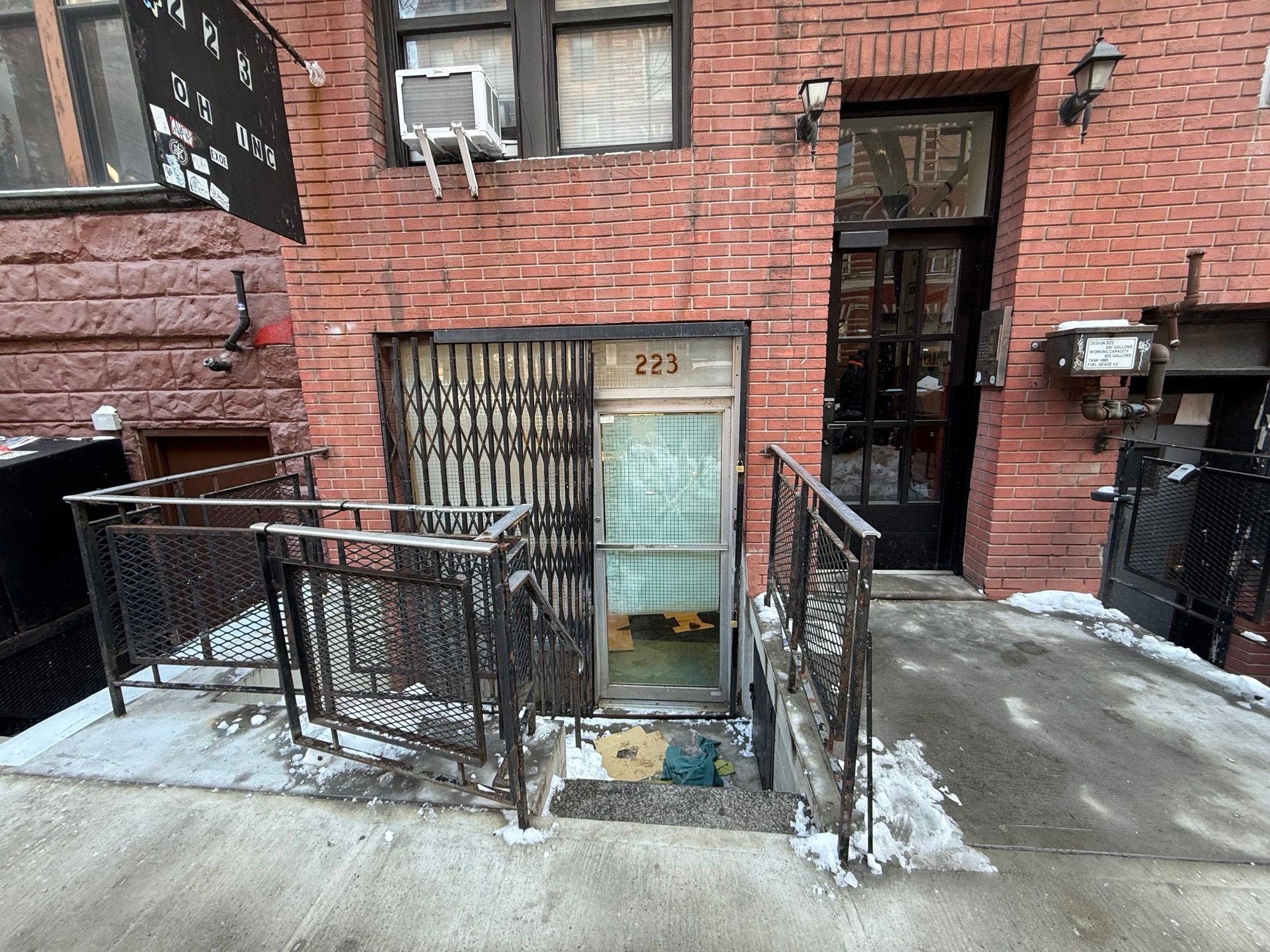 223 W 16th St, New York, NY for Rent