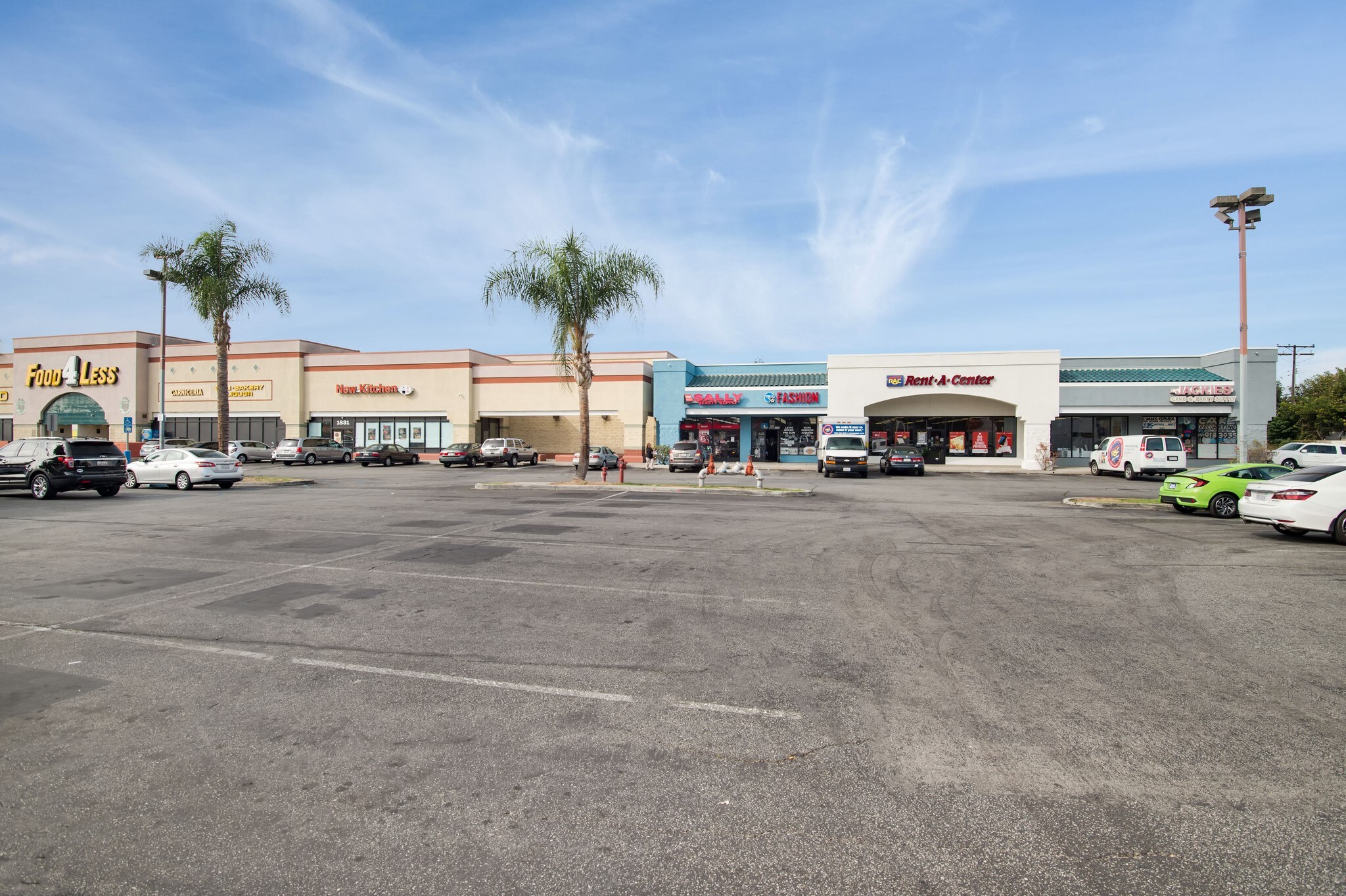 17351869 N Hacienda Blvd La Puente, CA 91744 Shopping Center