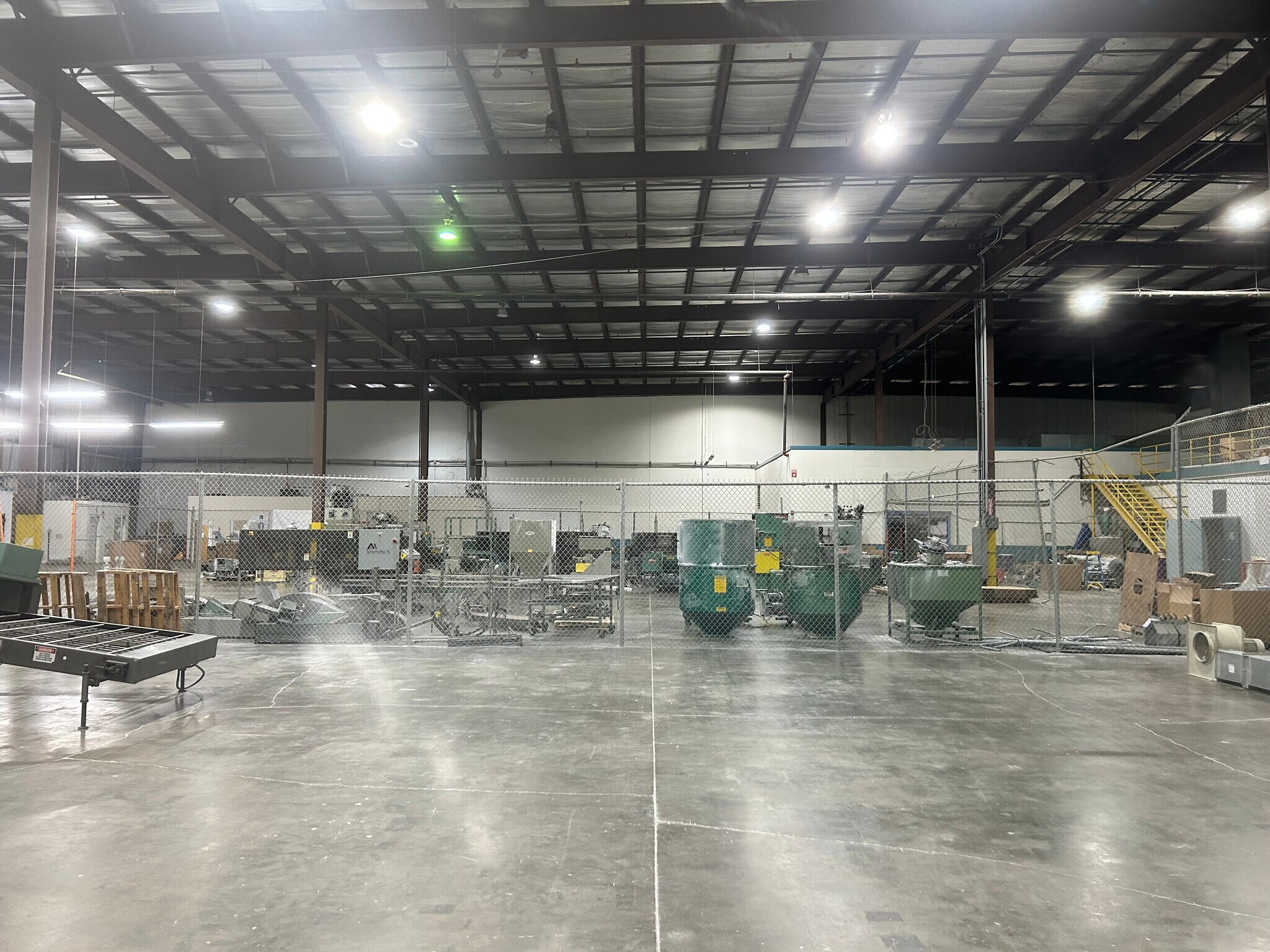 203 Harris Dr Poca, WV 25159 Industrial Property for Lease on