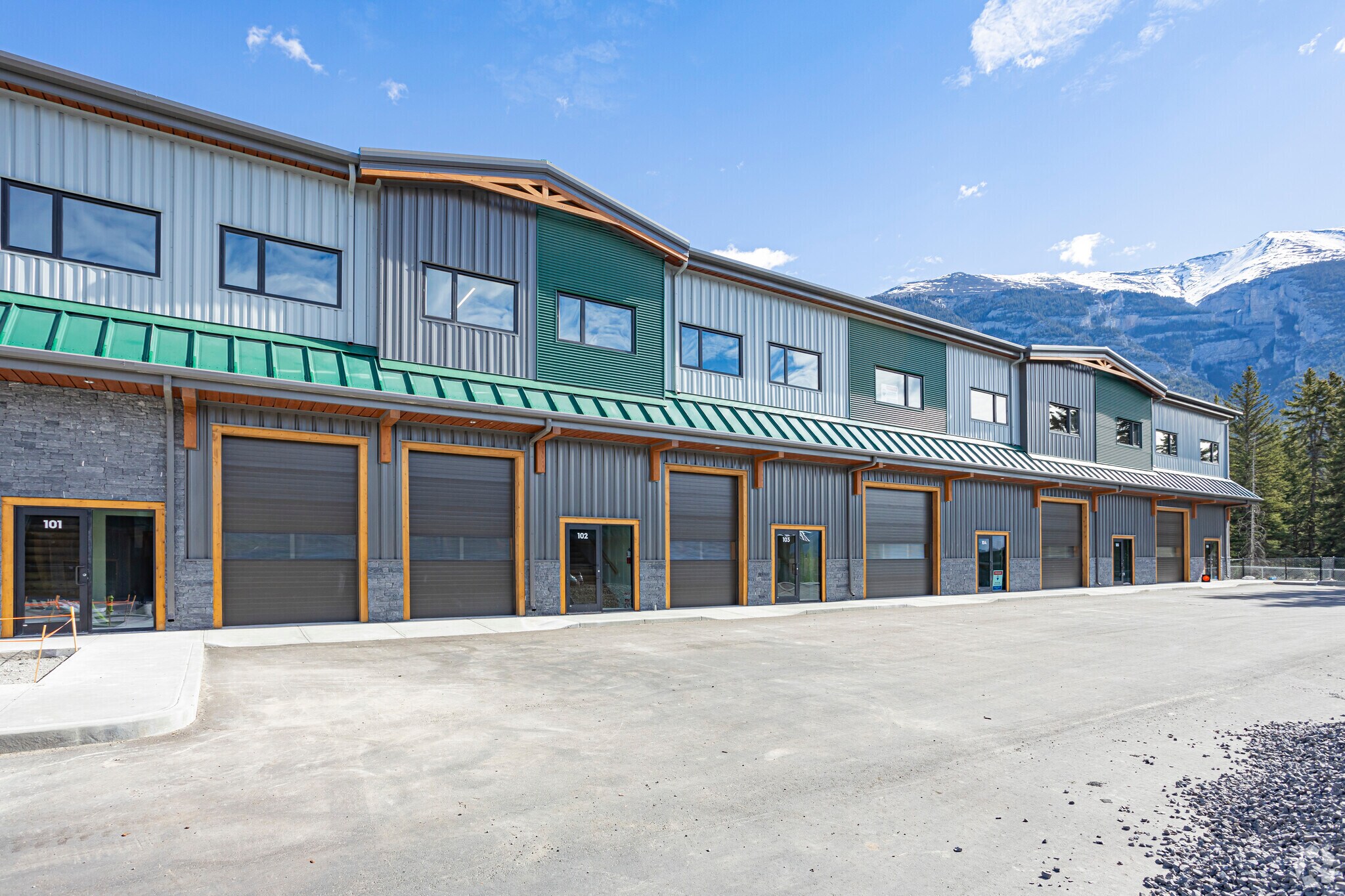 100 Alpine Mdws, Canmore, AB for Rent