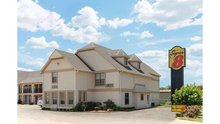2715 W Garriott Rd, Enid, OK for Sale