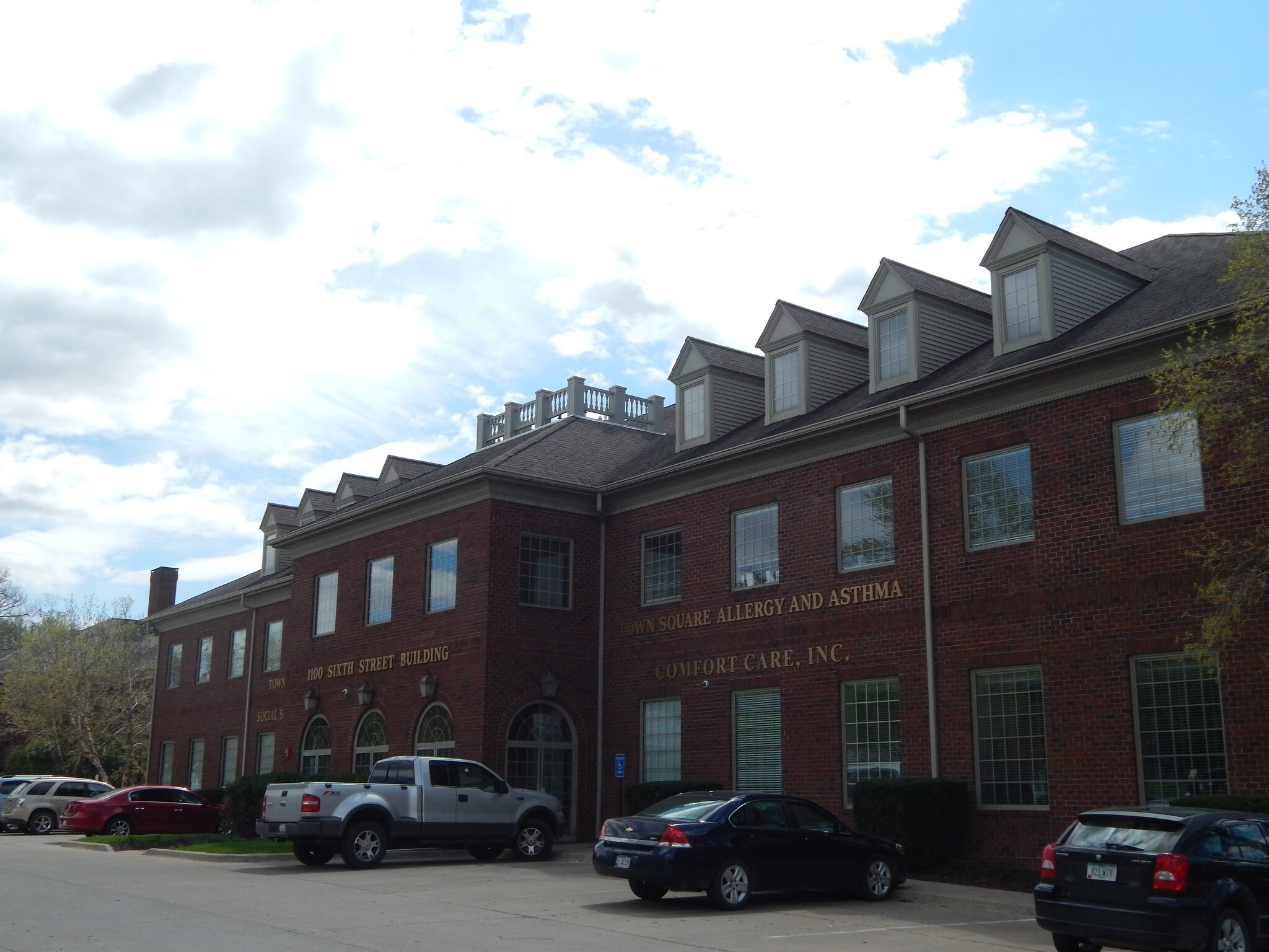 1100 6th St, Coralville, IA for Rent