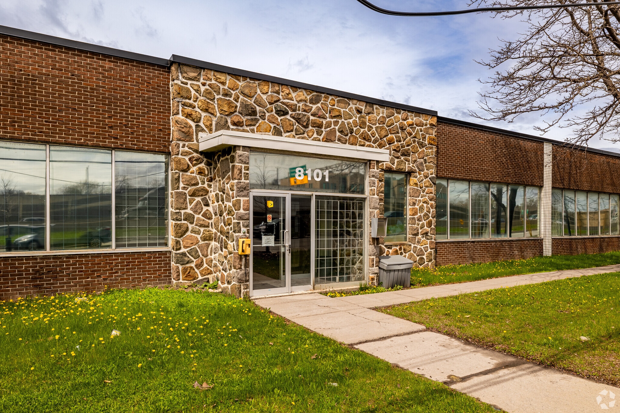 8101 Boul Métropolitain E, Montréal, QC for Sale